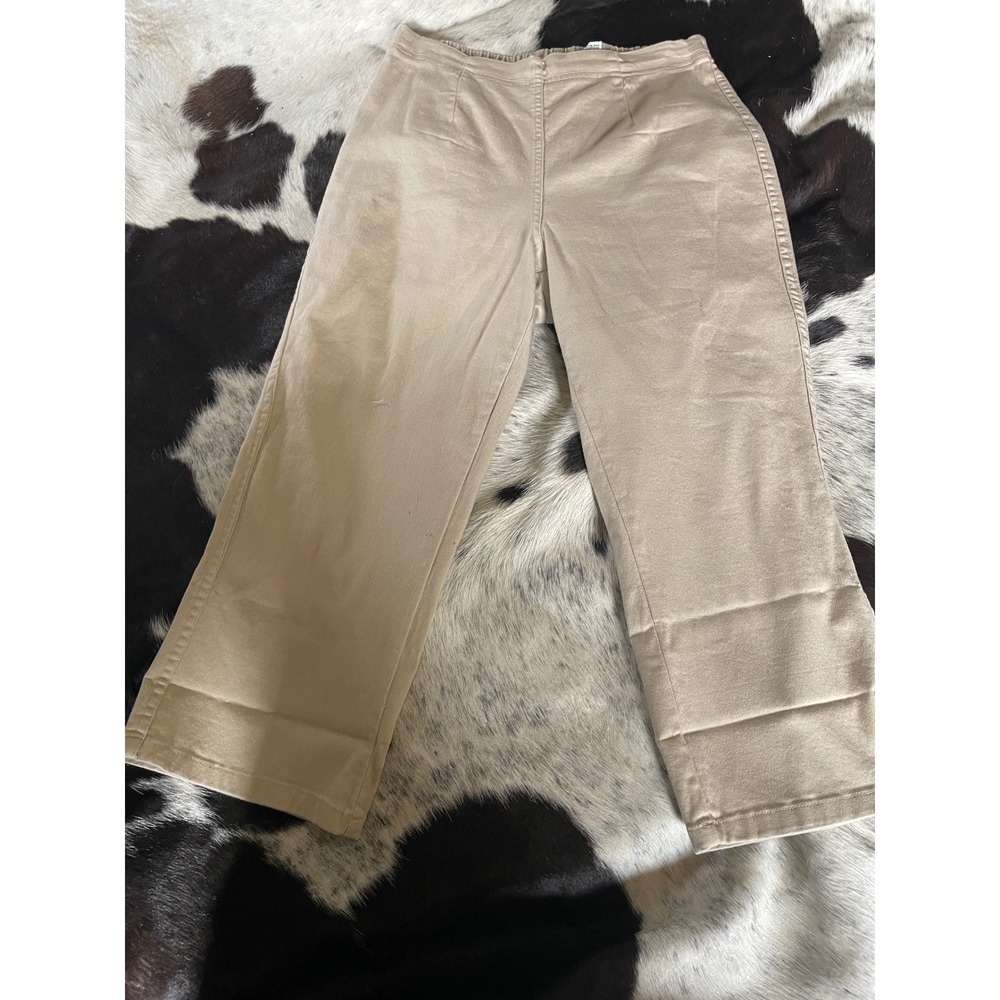 White Stag Women's Beige Stretch Cropped Pants Medium‎ Elastic Waist Casual